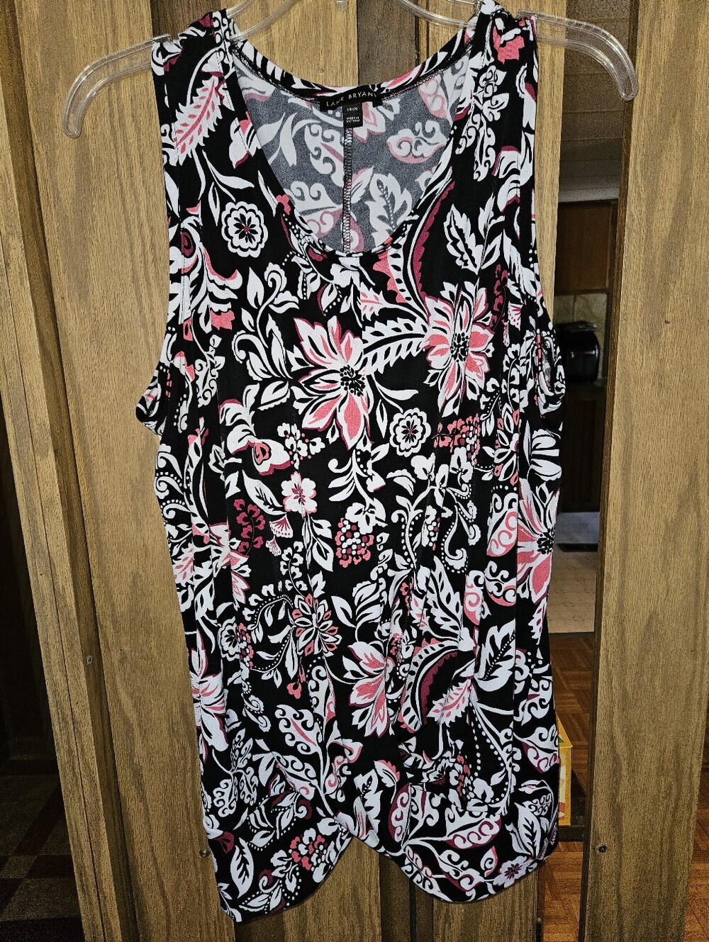 Lane Bryant Sz 18/20 Twist Front Tank Top in a Black and Pink Floral Pattern